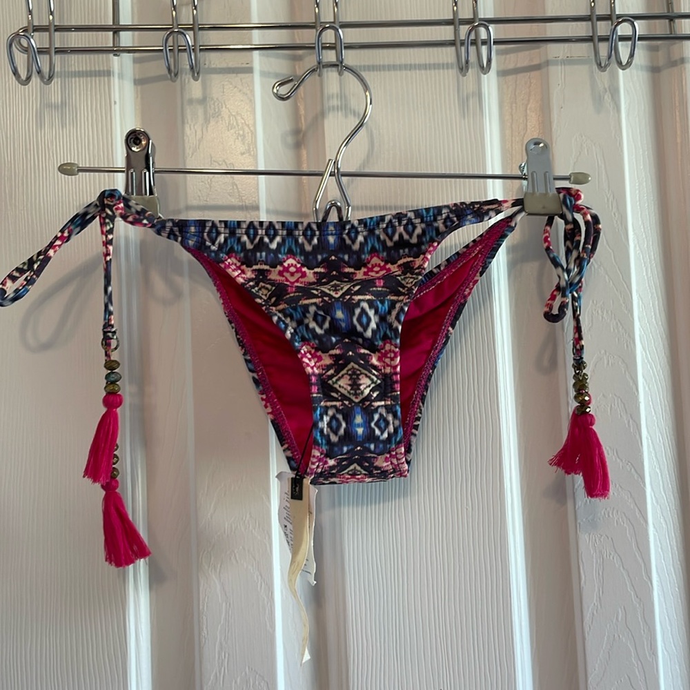 New with tags!! Sofia by Vix Bikini Bottoms, Size Small